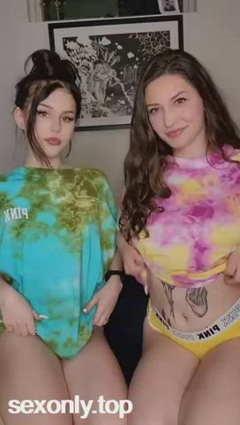 amateur babes boobs camgirl girlfriends onlyfans tattoo teens tits gif