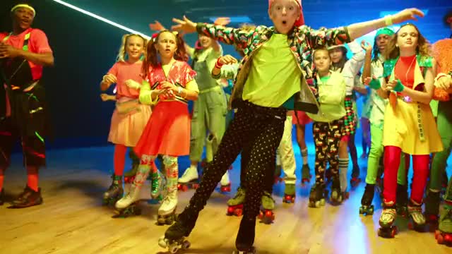 y2mate.com - JoJo Siwa - Worldwide Party (Official Music Video) LZ1kzIDzNR8 1080p