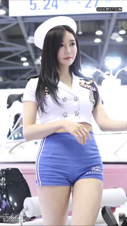 Racing Model Han Gaeun Marine Look.gif