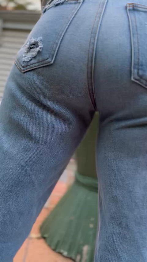 jeans omorashi pee peeing petite piss-pov piss-sluts gif