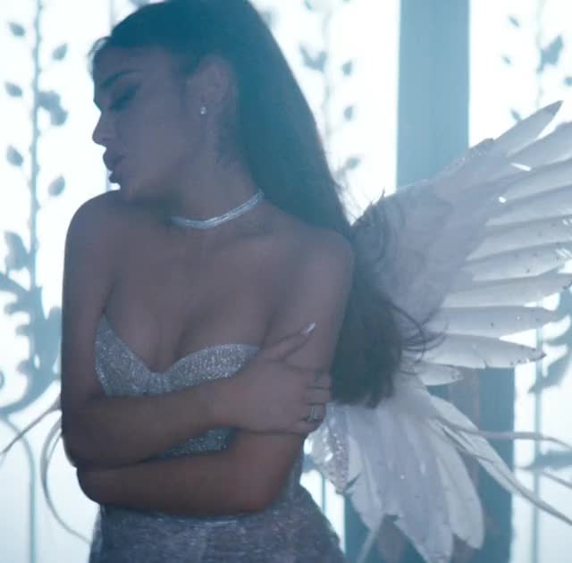 Ariana Grande gif