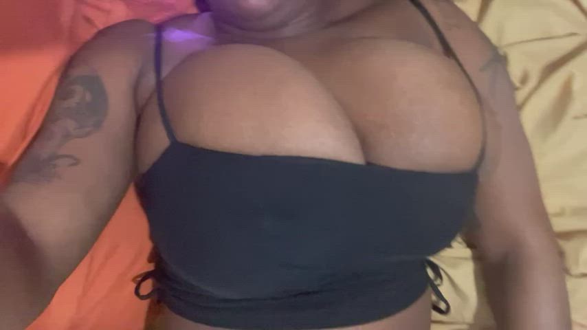 big tits boobs huge tits natural tits goth-girls gif