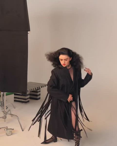 dance goth maisie williams gif