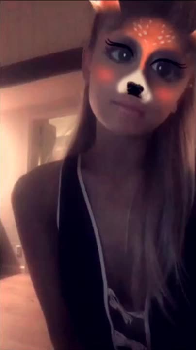 Ariana Grande gif