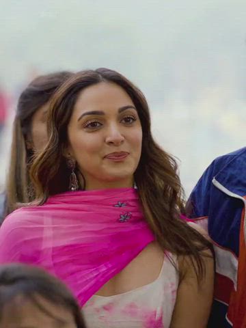 Kiara advani unseen cleavage: