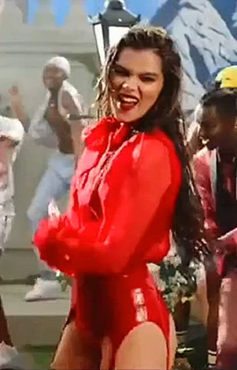 hailee steinfeld sexy sexy voice gif