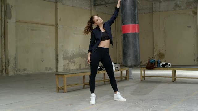 Barbara Palvin - Mavi Indigo Move