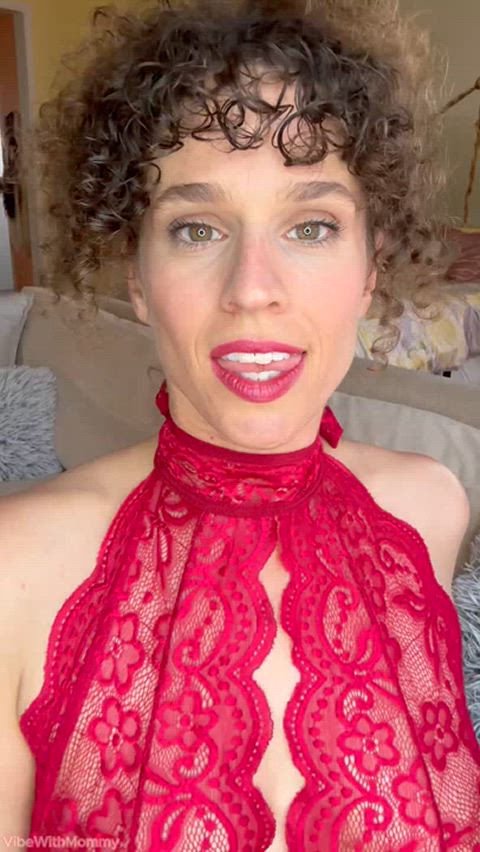 curly hair fansly milf onlyfans smile gif