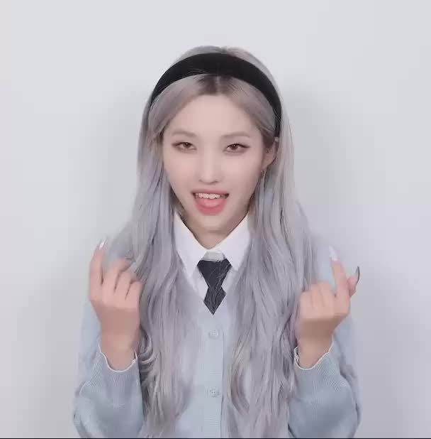 GIDLE Hwaa Vertical Clip Soyeon