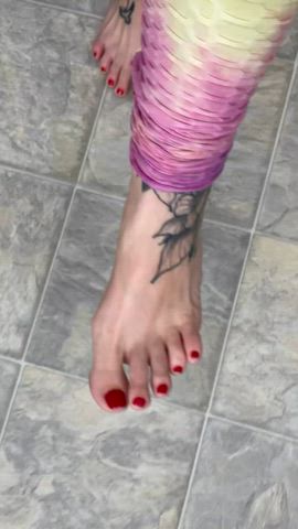 feet feet fetish toes gif