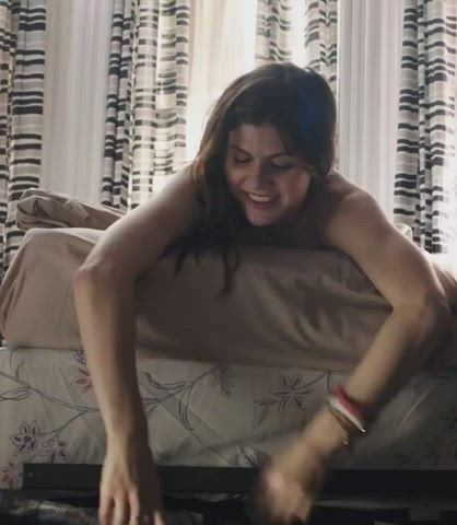 Alexandra Daddario Has Tits So Big You Can See The Jiggle From The Back