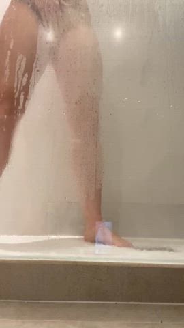 Had some fun in the shower! 🤭 I really wish I had someone underneath me to drink