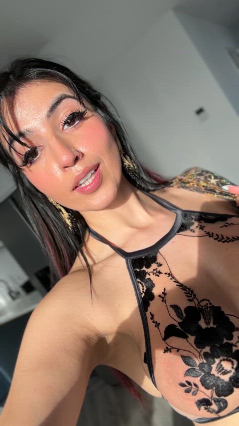 Sun-kissed Pakistani Goddess 🇵🇰 Mujse puppie maro 💋