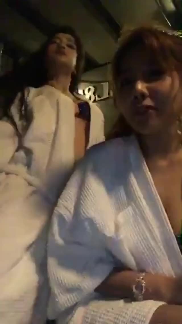 Erotic Minggomut Maming Kongsawas grinding and air humping her friend in bikini