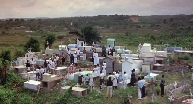 Serpent-and-the-Rainbow-1988-00-04-25-cemetery-blassing