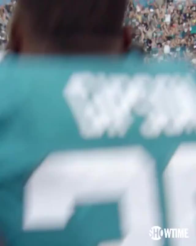 @TelvinSmith_22's reaction to @Air4Cole's one-handed catch