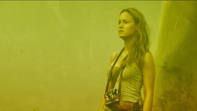 Brie Larson - Kong: Skull Island (2017) - snug tank top (2)