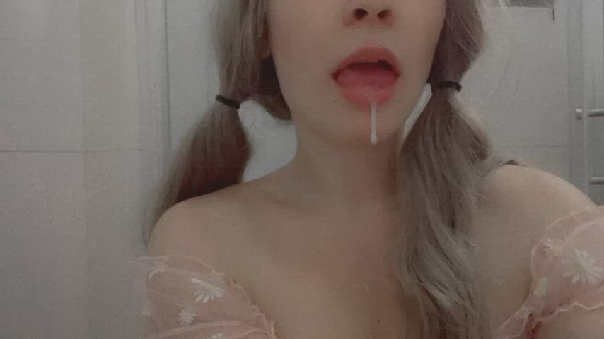 Blonde Cute Drooling Teen r/DDlg gif