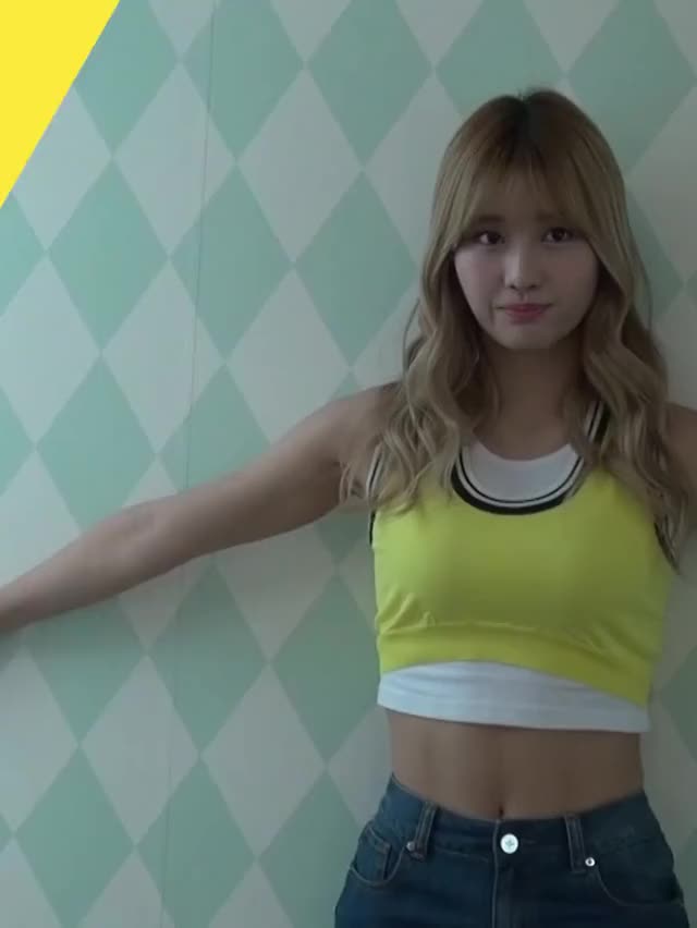 161031 V-app TWICE TV4 EP.01 -2017 시즌그리팅 촬영하던 날- momo abs 1 