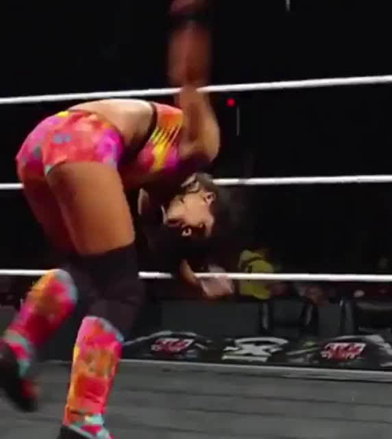 Dakota Kai Jiggle