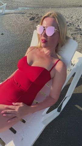 beach bikini milf gif