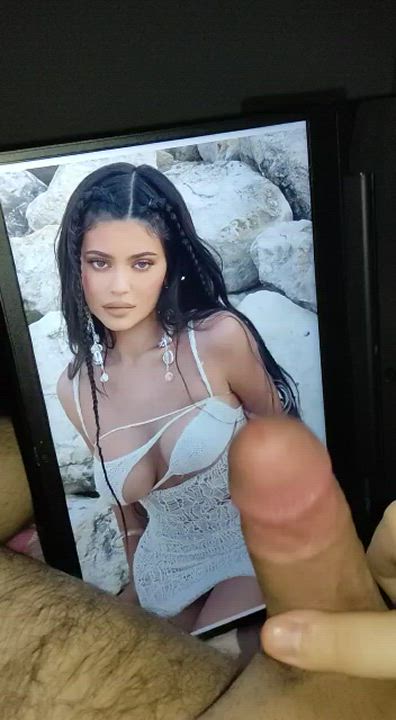 kylie nearly got me cum for her