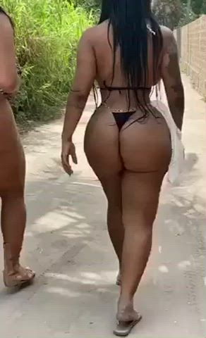 Brazilian Beach Booties 🍑