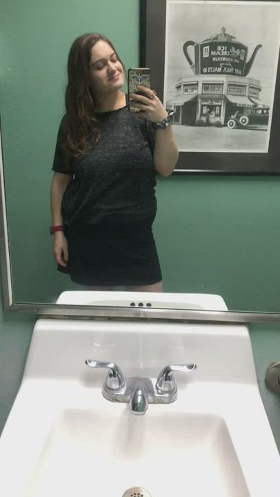 I drop titties in this bathroom daily like it’s my job 😝 [f]