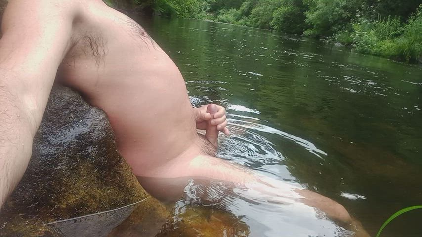 Refreshing erection masturb in the river