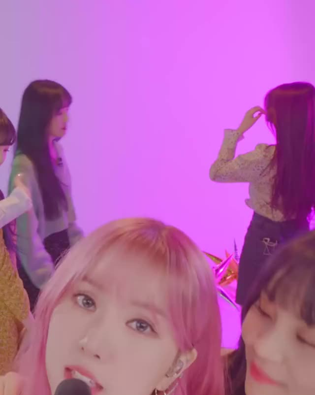 sowon feeling up yuju