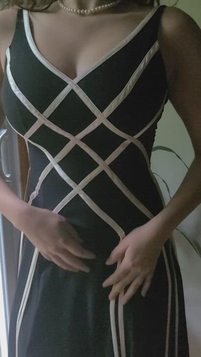 Here's what's under my highschool graduation dress (18f)