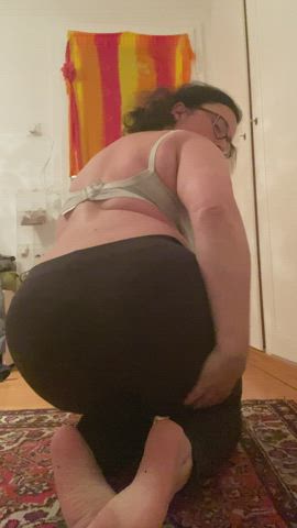 You would cum seeing this ass jiggle on you