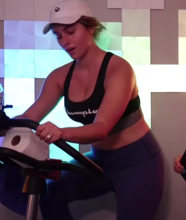 Anyone here heard of this thicc Twitch Milf HayliNic?