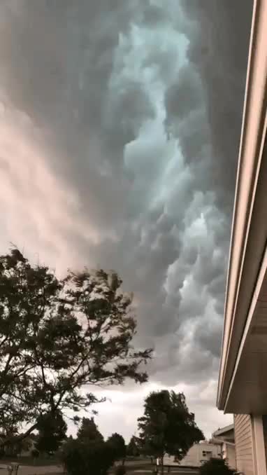 Wild rolling gust front in front of a severe thunderstorm. Greenville, WI