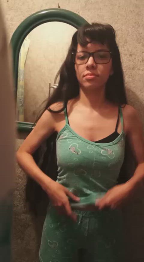 18 years old boobs cute girls homemade natural tits solo tits webcam gif