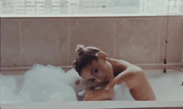 VogueBathtub 1