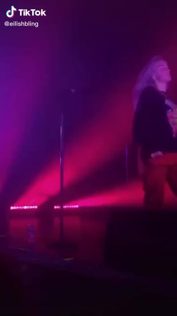 Billie showing off her thong live