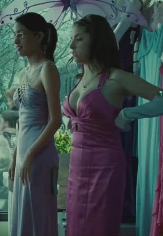 Anna Kendrick Boobs Dress gif