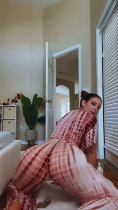 Big Ass Twerking White Girl gif