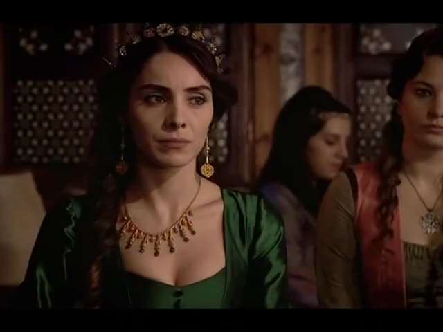 Muhteşem Yüzyıl - 9.Bölüm (HD) Mahidevran Sultan in green