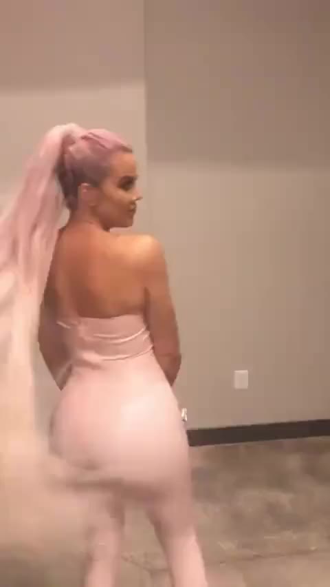 Khloe Kardashian gif