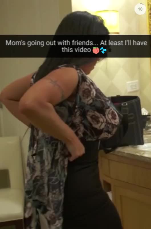 Mom's ass got me like ????