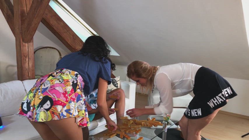 Eva, Isabel and Chrissy are playing Jenga and doing some puzzles, our cameras are