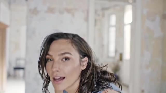 Gal Gadot jeans 1 (2)