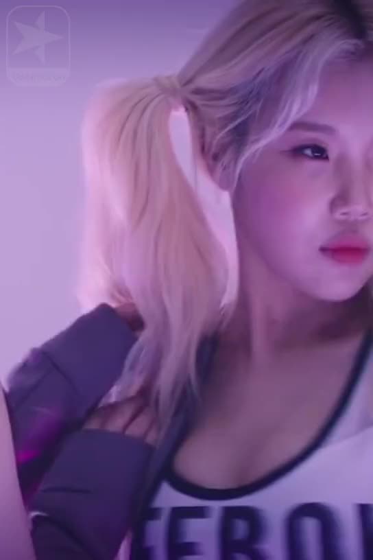 MOMOLAND X SOLE FURY Jooe