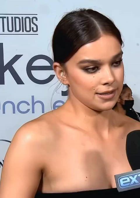 belly button hailee steinfeld belly gif