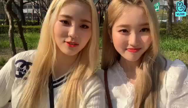 V LIVE - [이달의 소녀] 엉망징창사생대회 1등 꽃놀이 24