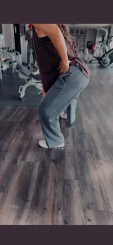 Sofia working out and showing off her ass