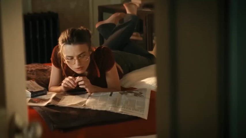 dirty feet feet keira knightley celebs gif