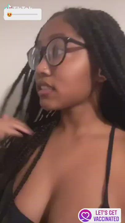 Omfggggg is she fuckinggggg hottttt ? Dm me or comment is she’s fuckinggg hottttt